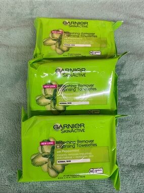 Garnier SkinActive Cleansing Towelettes - Bright Green Pack (3)